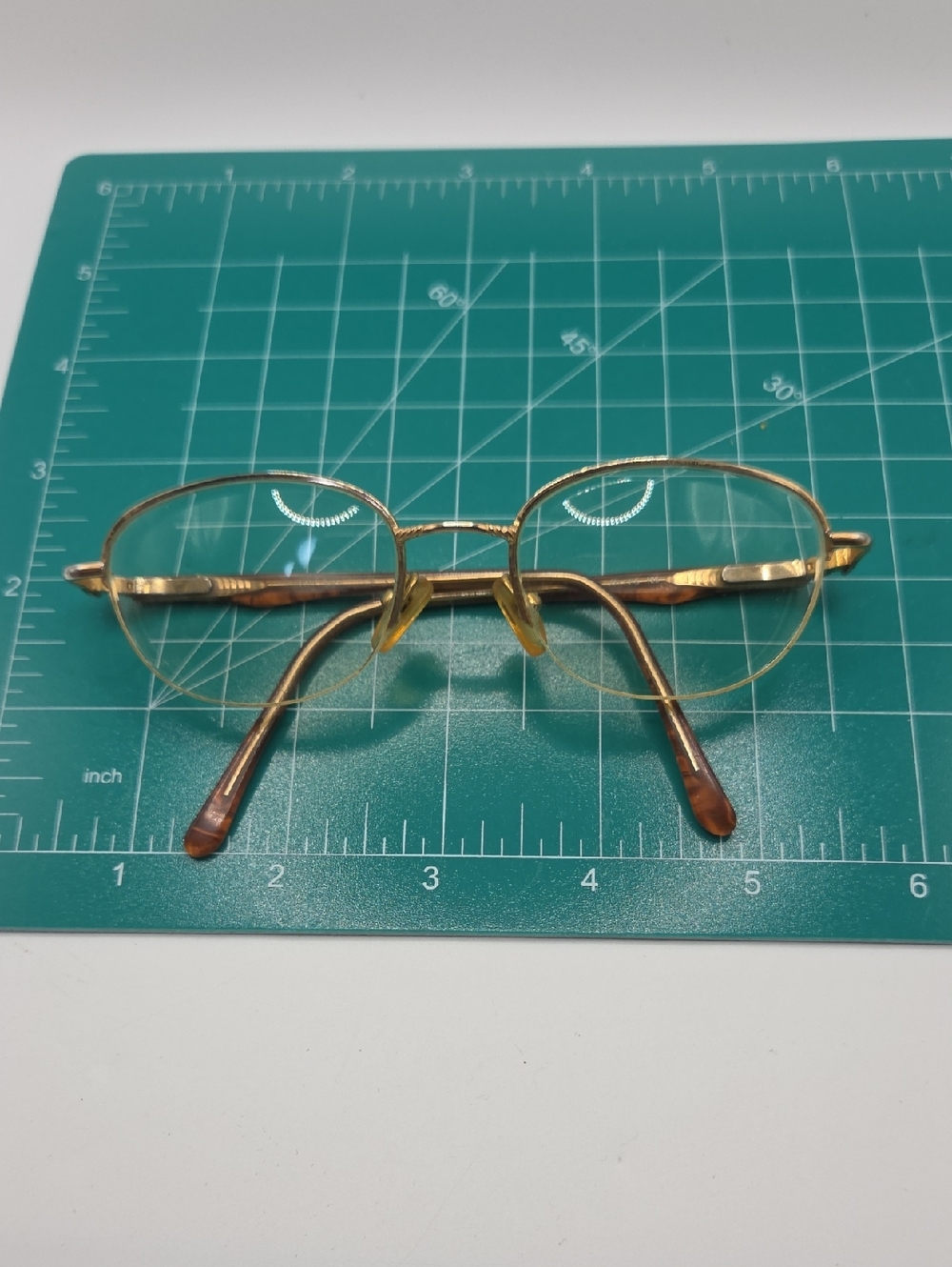 Vintage Gold Oval Metal Frame Glasses with Tortoiseshell Temples